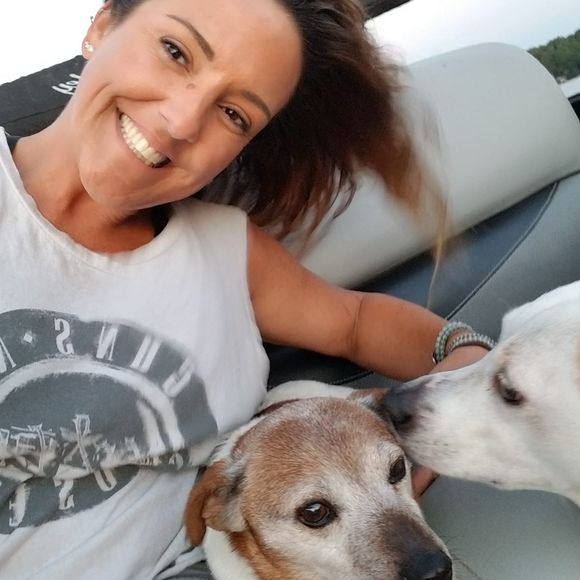 Meet your Posher, Nicole - Picture 1 of 1